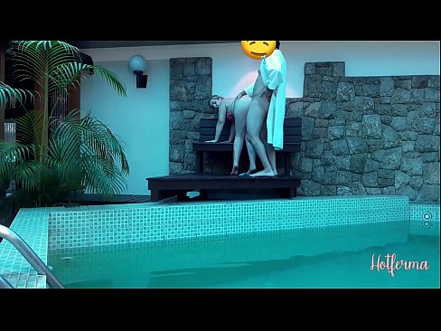 ❤️ Boss invita a cameriera à a piscina, ma ùn pudia resiste à un caldu Super sex à noi ❌️❤