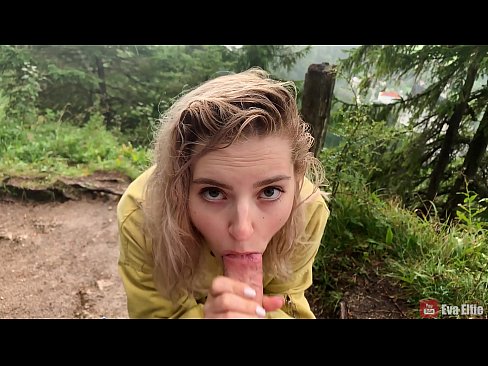 ❤️ Ragazza ingoia cum dopu un pompino publicu - Eva Elfi Super sex à noi ❌️❤