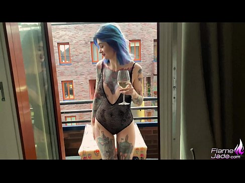 ❤️ Ragazza tremenda chì succhia cù una bocca è cazzo appassionatamente sottu à u celu apertu Super sex à noi ❌️❤